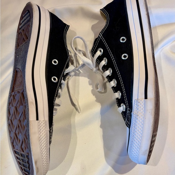 Converse Sneaker Size 7.5 - Picture 3 of 5